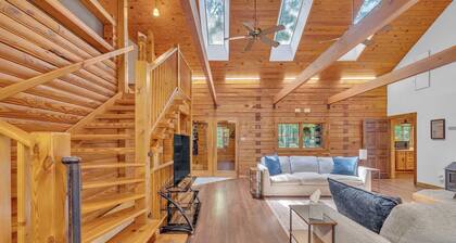 Gorgeous Lakefront Escape - New Renovations!