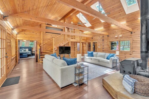 Gorgeous Lakefront Escape - New Renovations!
