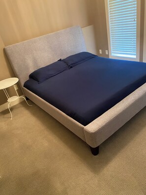 2 slaapkamers, een strijkplank/strijkijzer, wifi, beddengoed