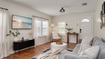 Een televisie en een kantoor