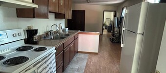 Cozy 1 bedroom apartment across from the airport with WiFi.