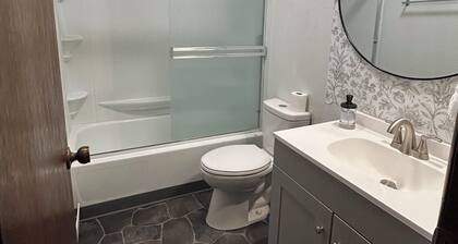 Cozy 1 bedroom apartment across from the airport with WiFi.