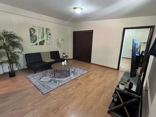 Cozy 1 bedroom apartment across from the airport with WiFi.