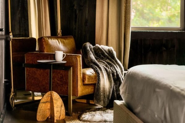 6 bedrooms, iron/ironing board, WiFi, bed sheets - Luxury Smokies Cabin | Pool Theater Hot Tub View (Sevierville)