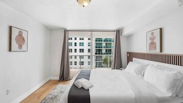 1 habitación, tabla de planchar con plancha, cuna de viaje y wifi