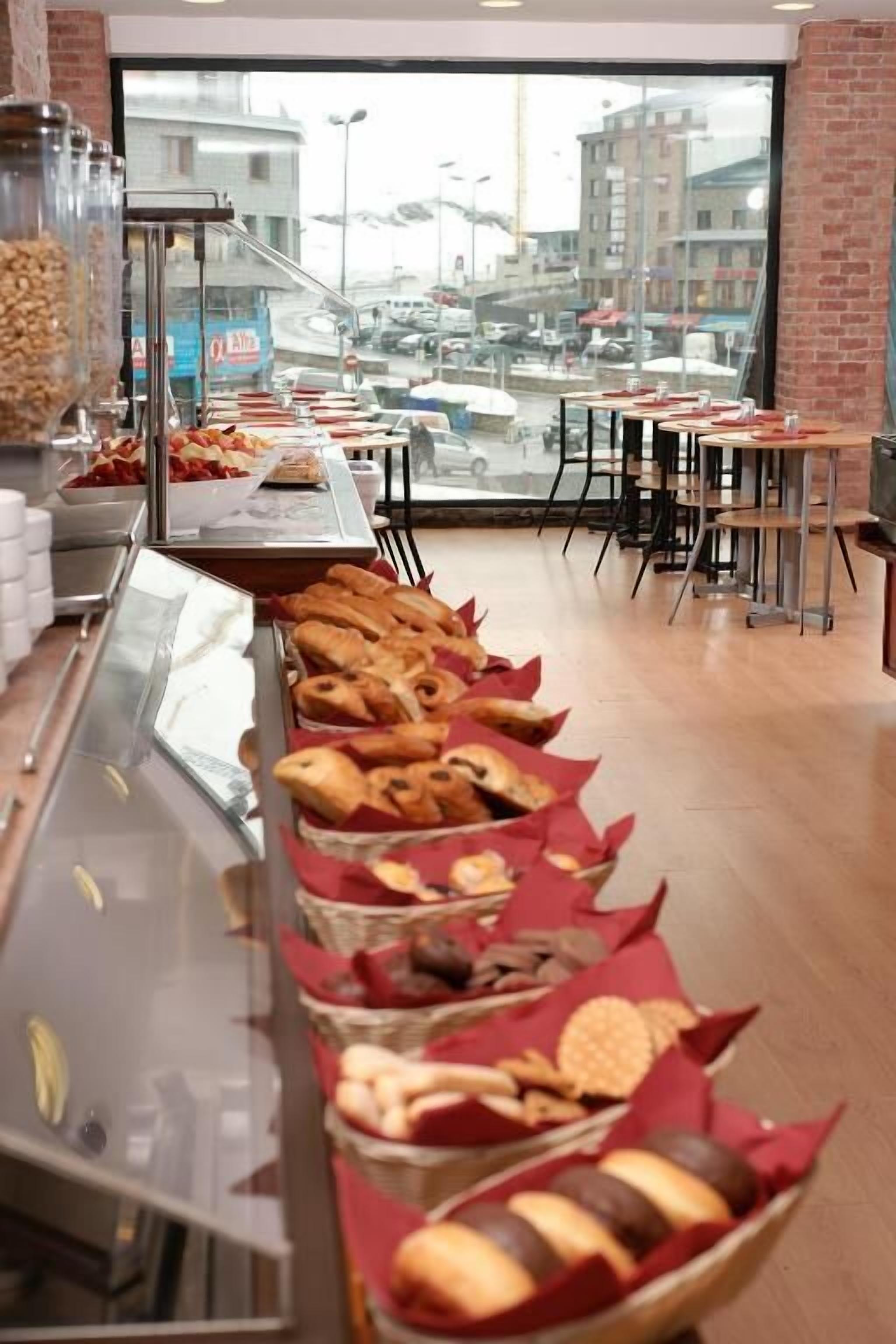 Tägliches Frühstücksbuffet gegen Gebühr