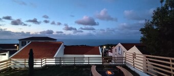 Centenary house with spacious areas located in the green heart of São Miguel!