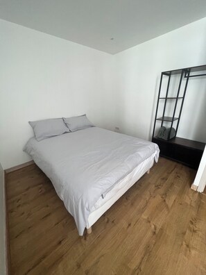 2 makuuhuonetta, silitysrauta/-lauta, Wi-Fi, vuodevaatteet