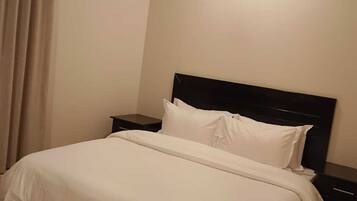 Cortines opaques, planxa i posts de planxar i wifi gratuïta