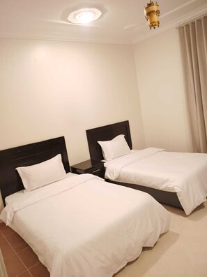 ستائر تعتيم ومكواة/لوح كي وواي فاي مجانًا