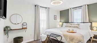 Stylish Comfortable Bluegrass Cottage 7 min to Ark - Fire Pit!