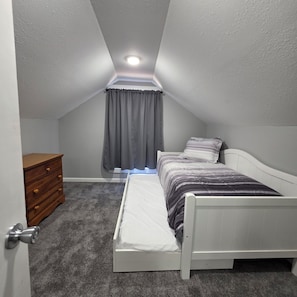 4 chambres, fer et planche à repasser, Wi-Fi gratuit, draps fournis