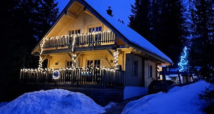Cozy wooden house right in the ski and hiking area perfect for every season