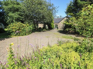 Property grounds - Carreg Las (Haverfordwest)