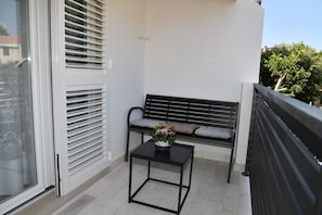 Terrace/patio - A1 Apartment With Terrace, 1 min Walk to the Beach (Supetar)