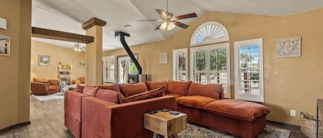 Fernseher, Kamin, Arbeitsbereiche