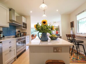 Dishwasher, cookware/dishes/utensils - Lakeside Lodge (Etchingham)