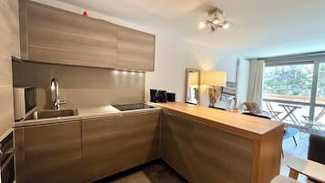 Refrigerador, microondas, horno y lavavajillas