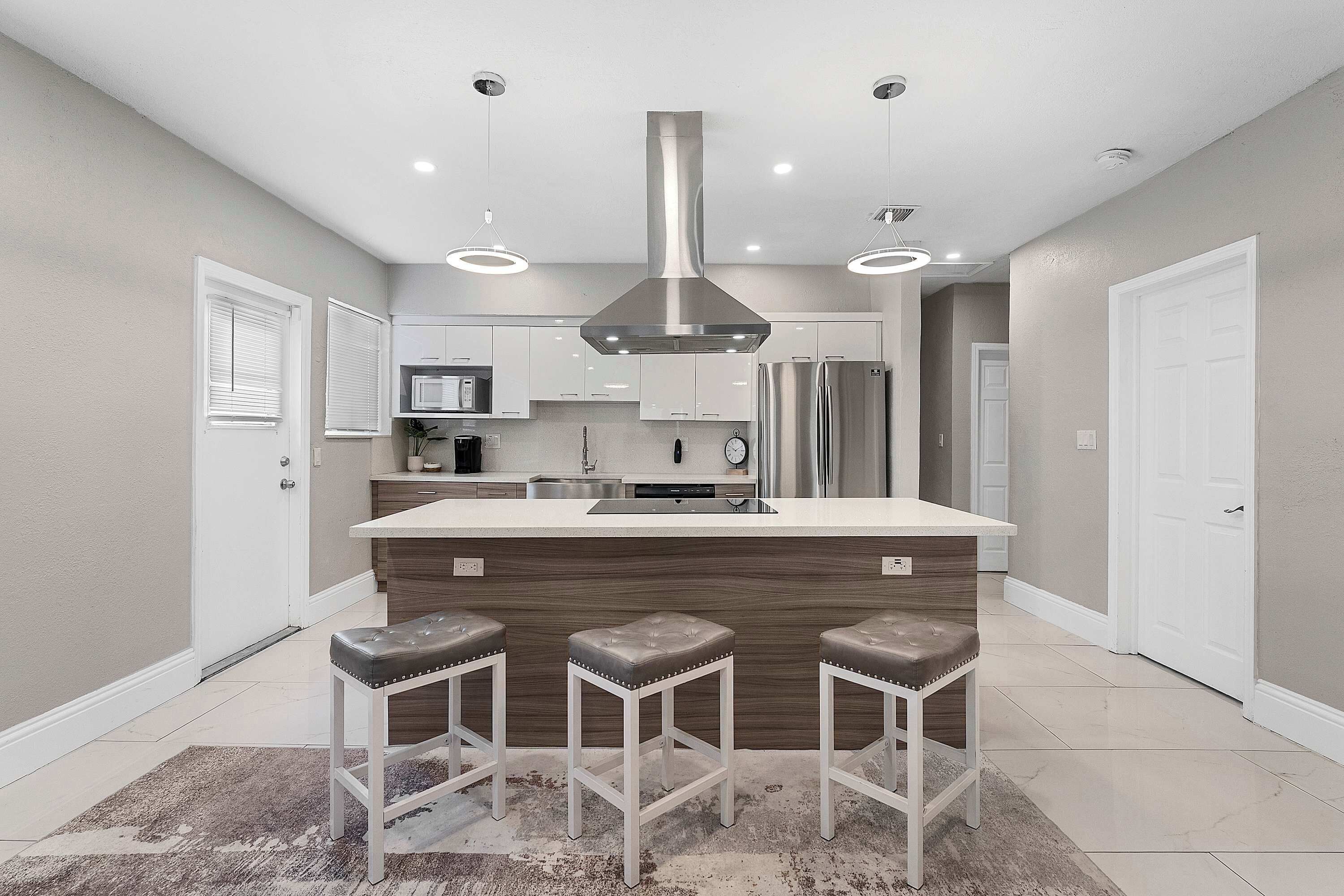 冰箱、微波炉、烤箱、炉灶