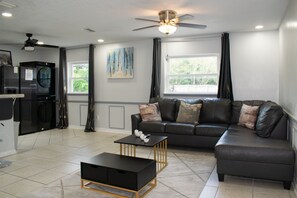 TV - Modern In-Law Suite Near Jax Beaches & Mayo (Jacksonville)