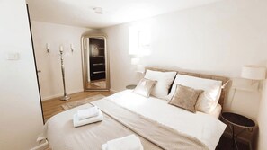 2 chambres, fer et planche à repasser, Wi-Fi, draps fournis