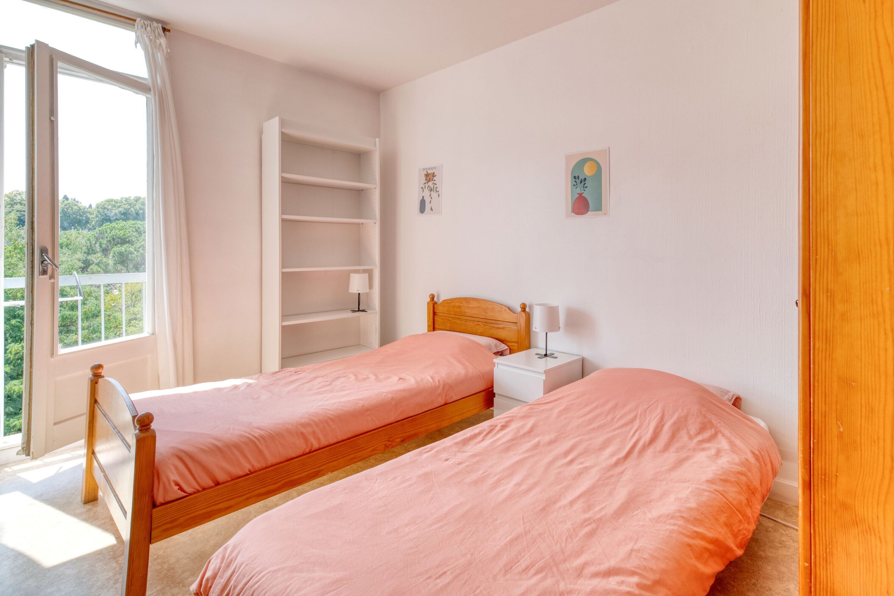 1 makuuhuone, työpöytä, Wi-Fi, vuodevaatteet