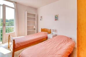1 camera, una scrivania, Wi-Fi, lenzuola