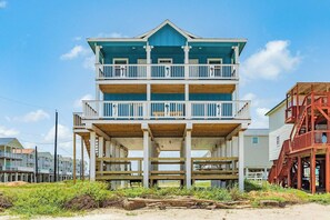 Exterior - The Sandcastle - Beachfront Home - Family Friendly (Surfside Beach)