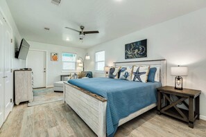 4 bedrooms, WiFi, bed sheets - The Sandcastle - Beachfront Home - Family Friendly (Surfside Beach)