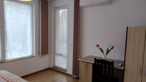 1 bedroom, desk, iron/ironing board, free WiFi - Sofia Harmony Apt: Tranquility, Comfort, and Free Parking (Sofia)
