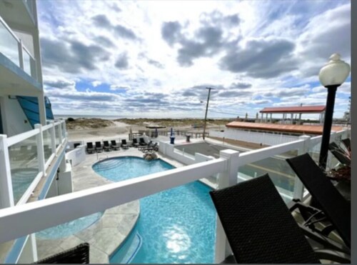 Chic hotel suite with WiFi and AC in charming Wildwood Crest