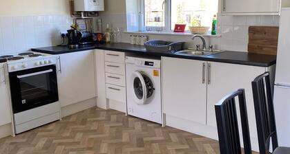 Gillingham Gem - 2BR, Electric Car Charger, Free Parking and Garden