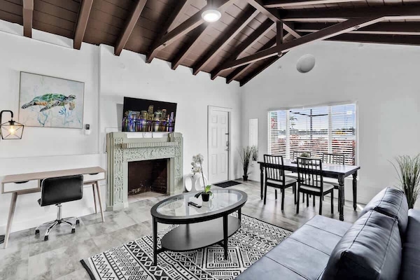 Relax, recharge, and feel at home 💤 This cozy South Florida vacation rental features a comfy bed, workspace, and kitchenette—perfect for couples, solo travelers, or remote workers.