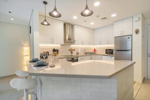 Fridge, microwave, oven, stovetop