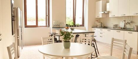 Jääkaappi, mikroaaltouuni