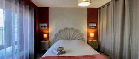 1 habitación, tabla de planchar con plancha, wifi y ropa de cama