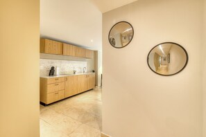 Appartement, 2 chambres | Cuisine privée | Réfrigérateur, micro-ondes, plaque de cuisson