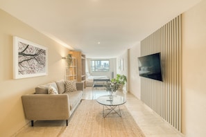 Executive Studio | Living area | Smart TV