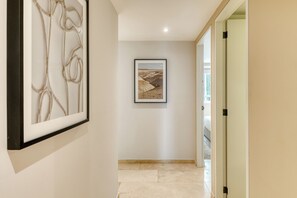 Apartment, 2 Bedrooms | Living area