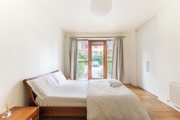 2 bedrooms, iron/ironing board, WiFi, bed sheets