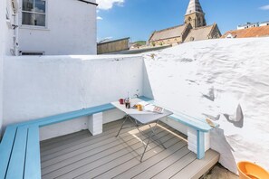 Outdoor dining - 2 Bed in Ilfracombe (oc-f31994) (Ilfracombe)