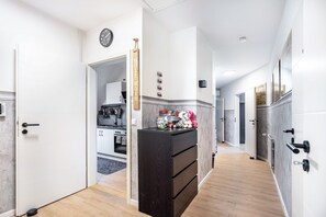 Fridge, microwave, oven, stovetop - Apartment 'Heide West' with Balcony and Wi-Fi (Schneverdingen)