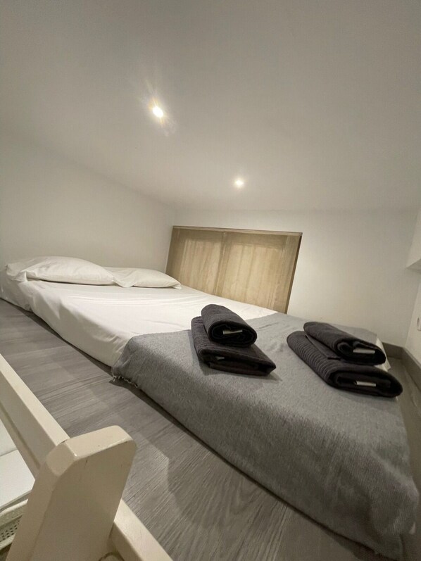 واي فاي وملاءات أسرّة