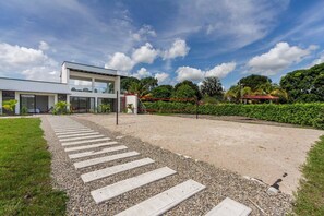 Property grounds - SPECTACULAR FARM WITH PRIVATE SWIMMING POOL IN VILLAVICENCIO - META - COL (villavicencio)