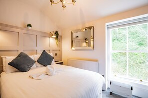 1 bedroom, iron/ironing board, WiFi, bed sheets - Charming Howth Marina Retreat (Dublin)