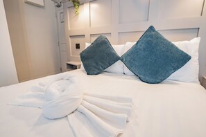 1 bedroom, iron/ironing board, WiFi, bed sheets - Charming Howth Marina Retreat (Dublin)