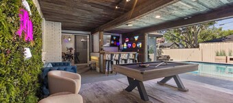 Paradise Playhouse: Heated Pool, Game Room, Mini Golf, and Infrared Sauna