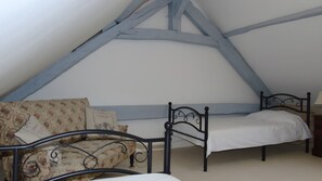 3 bedrooms, iron/ironing board, free WiFi, bed sheets