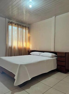 2 室のベッドルーム、アイロン / アイロン台、WiFi、ベッドシーツ