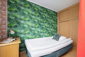 Bureau, fer et planche à repasser, Wi-Fi, draps fournis